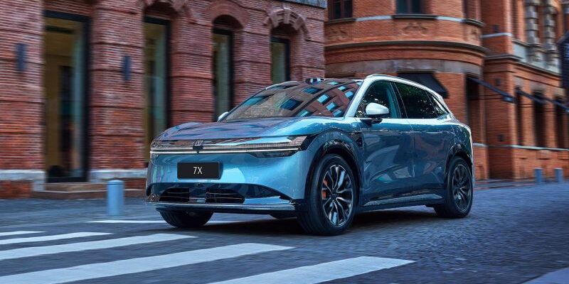 Автомобили Zeekr будут обслуживать в России официально. Подробности