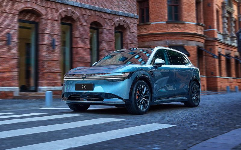 Автомобили Zeekr официально появятся в продаже в России деталь