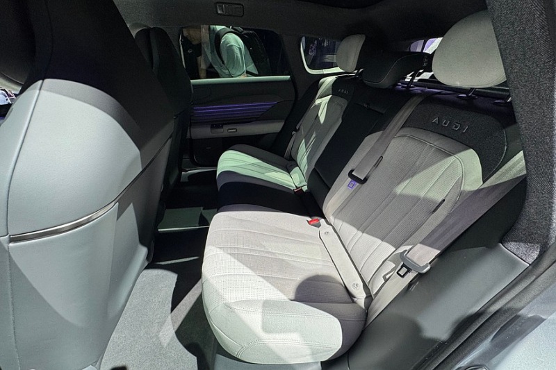 Не кольца, а буквы: первый «живой» обзор Audi E5 Sportback