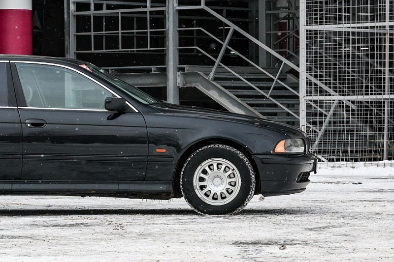 Пробег BMW 5 серии IV (E39): гниение днища и последствия самодельных модификаций