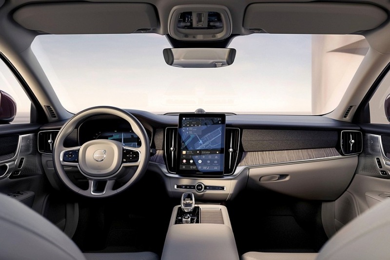 Флагманский седан Volvo S90 получит обновление в духе родственных кроссоверов