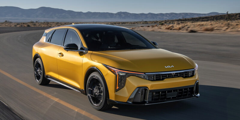 Kia K4 хэтчбек справил премьеру в США: элегантнее седана, но без технических отличий