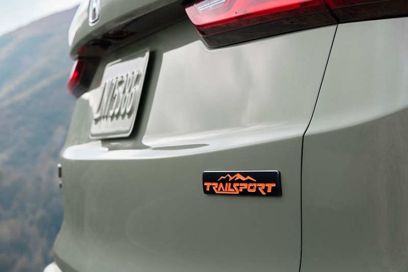 Кроссовер Honda CR-V брёл «внедорожную» версию TrailSport, есть и другие обновки