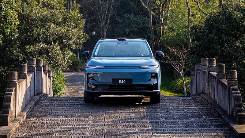 Выпущен Leapmotor B10: высокотехнологичный кроссовер по цене Lada