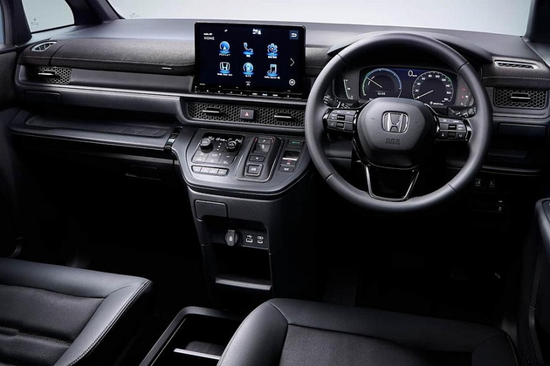 Популярное обновление минивэна Honda Step WGN: расширенное оснащение и специальные версии