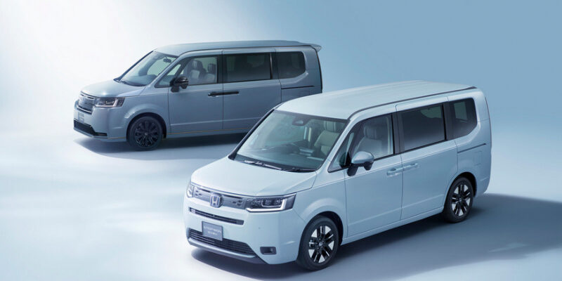 Обновлён популярный минивэн Honda Step WGN: расширенное оснащение и особая версия
