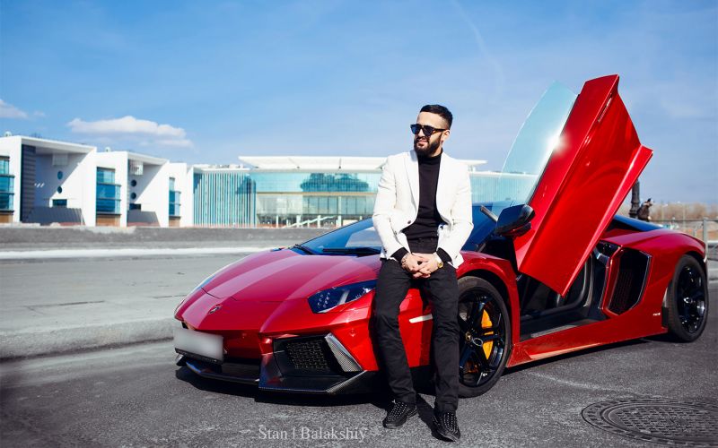 6 самых ярких автомобилей блогера Гусейна Гасанова. От Lamborghini до Tesla