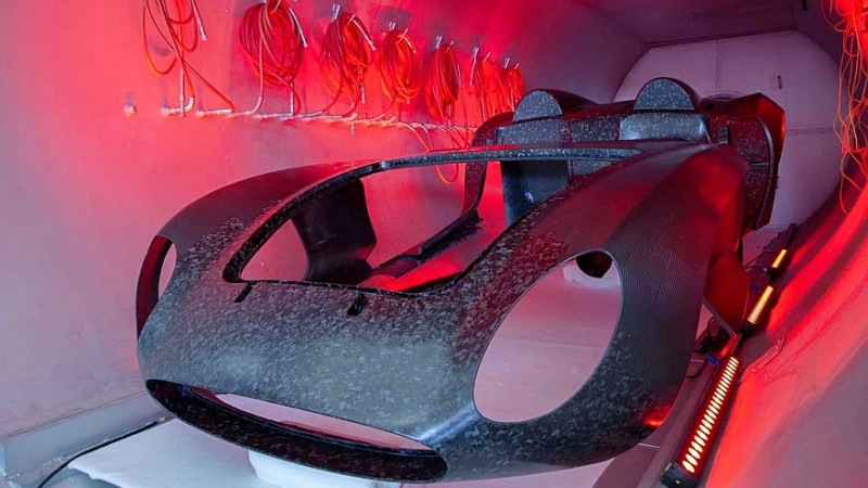 Automobili Mignatta Rina: имитация Barchetta из Италии с мощным атмосферным двигателем V8