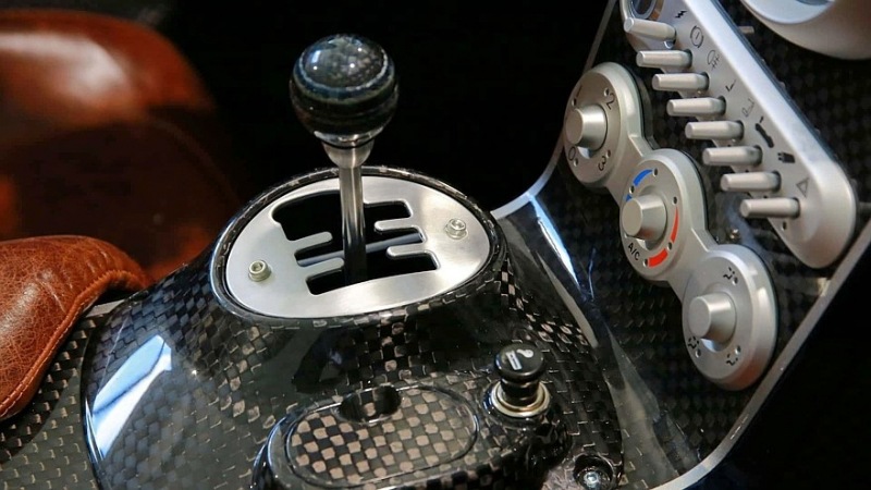 Automobili Mignatta Rina: имитация Barchetta из Италии с мощным атмосферным двигателем V8