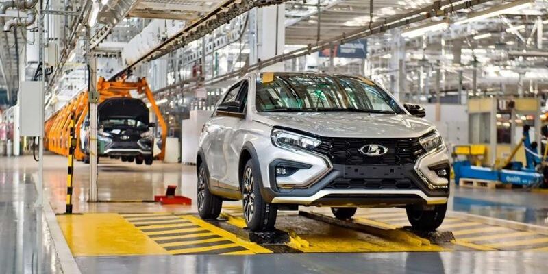 АвтоВАЗ возобновил производство автомобилей после 11-дневной паузы