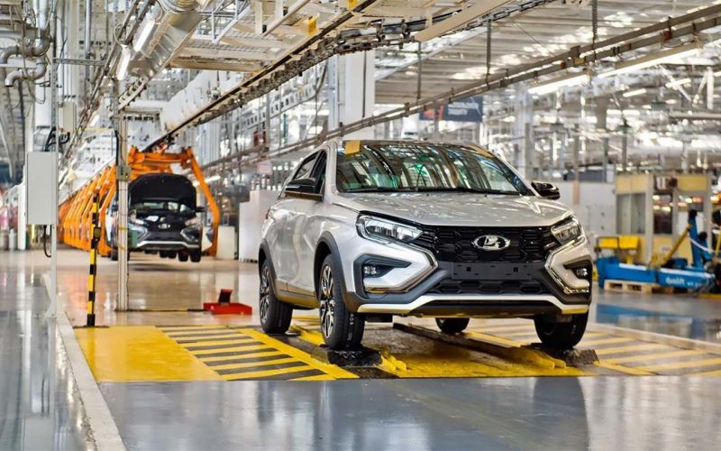 АвтоВАЗ возобновляет производство автомобилей после 11-дневной приостановки