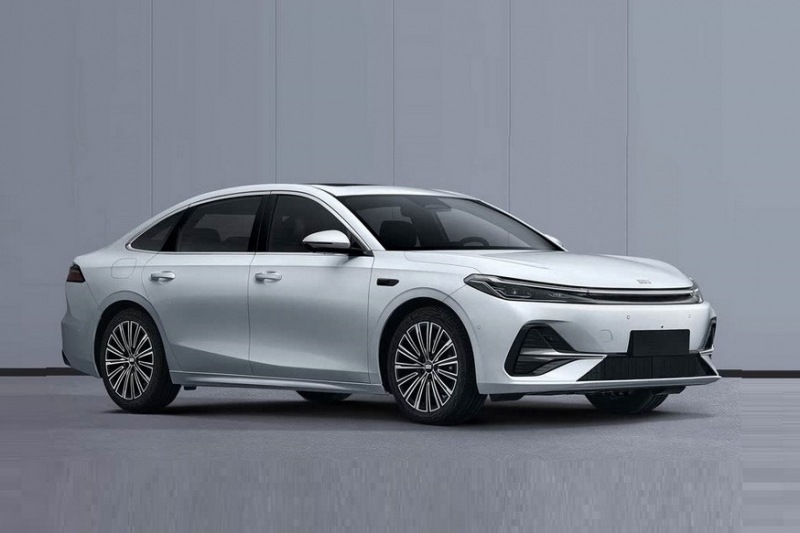 Большой седан Geely Galaxy A7 представлен раньше срока