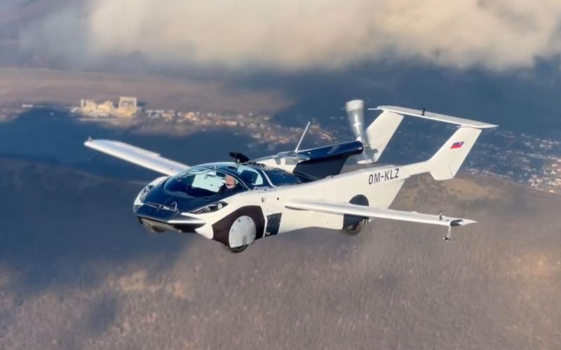 Цена: 1 миллион долларов. Летающий автомобиль AirCar 2 представлен в Словакии