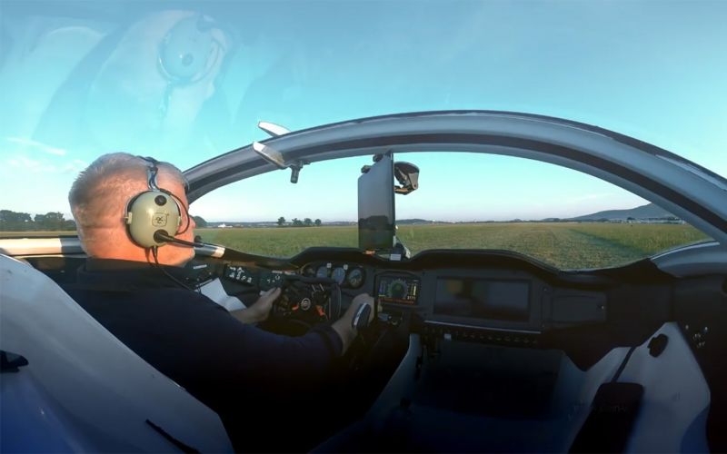 Цена: 1 миллион долларов. Летающий автомобиль AirCar 2 представлен в Словакии
