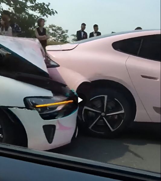 Четыре автомобиля Xiaomi попали в редкую аварию во время участия в свадебной процессии фото