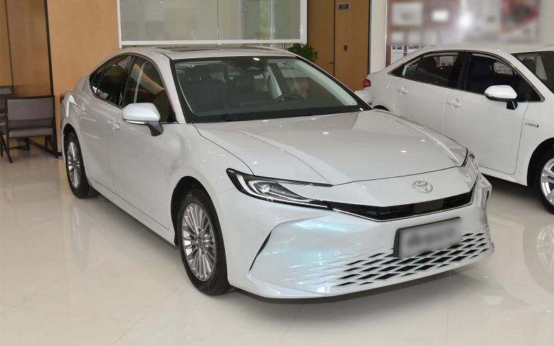 «Это подделка». Дилер возобновляет официальные продажи Toyota в России