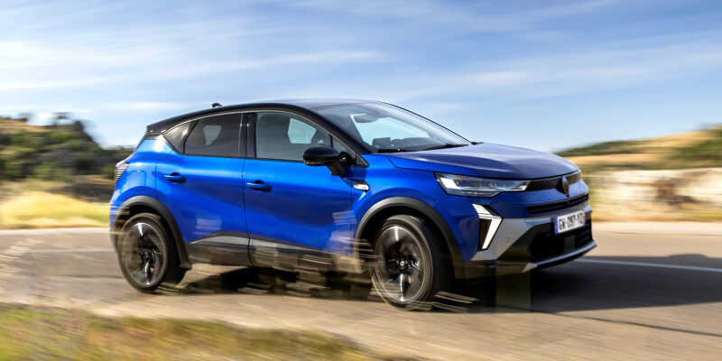 Гибридные кроссоверы Renault Captur и Symbioz стали мощнее и экономичнее