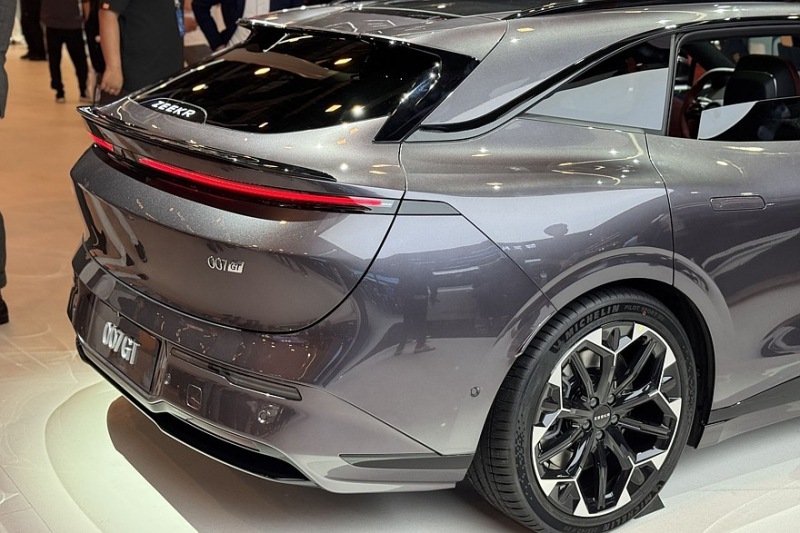 Gran Turismo китайская версия: Zeekr 007 GT первый взгляд
