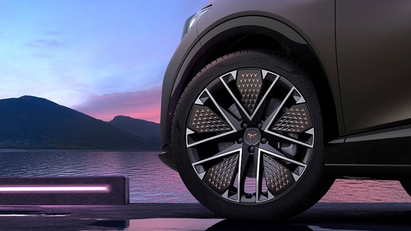 Кроссовер Cupra Tavascan получает несколько обновлений спустя шесть месяцев после запуска