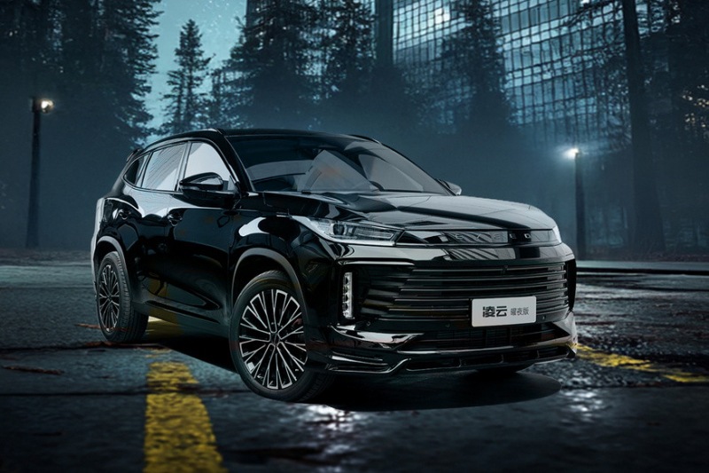 Кроссовер Exeed TXL представлен в черном цвете, новая специальная версия стала более агрессивной