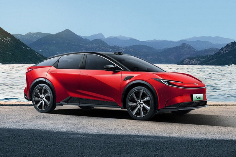 кроссовер Toyota bZ5 в стиле купе официально сошел с конвейера