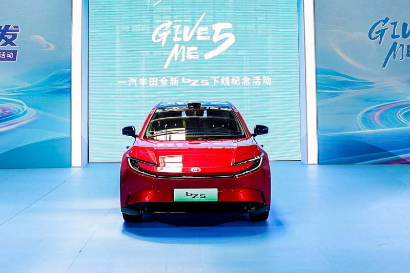 кроссовер Toyota bZ5 в стиле купе официально сошел с конвейера