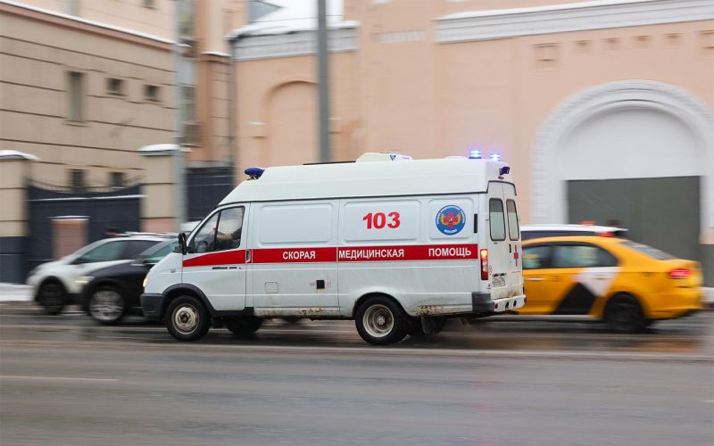 Минтранс разъяснил, как должны проезжать транспортные средства с включенными мигалками