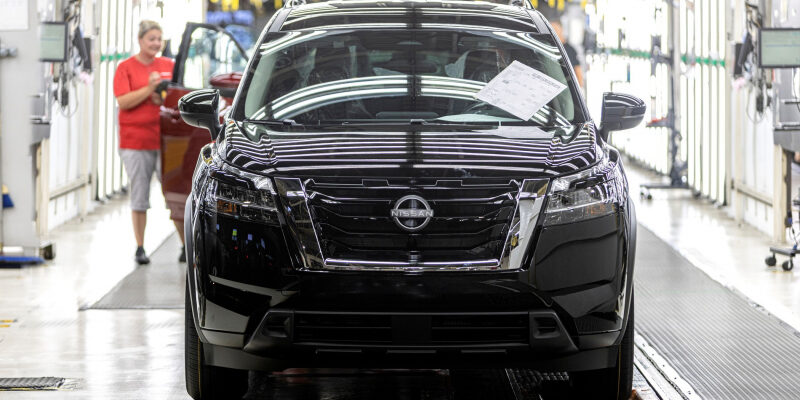 Nissan борется за выживание: новые сокращения на фоне колоссальных убытков