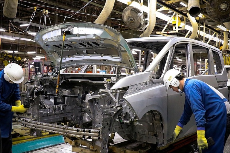 Nissan борется за выживание: новые увольнения на фоне огромных убытков