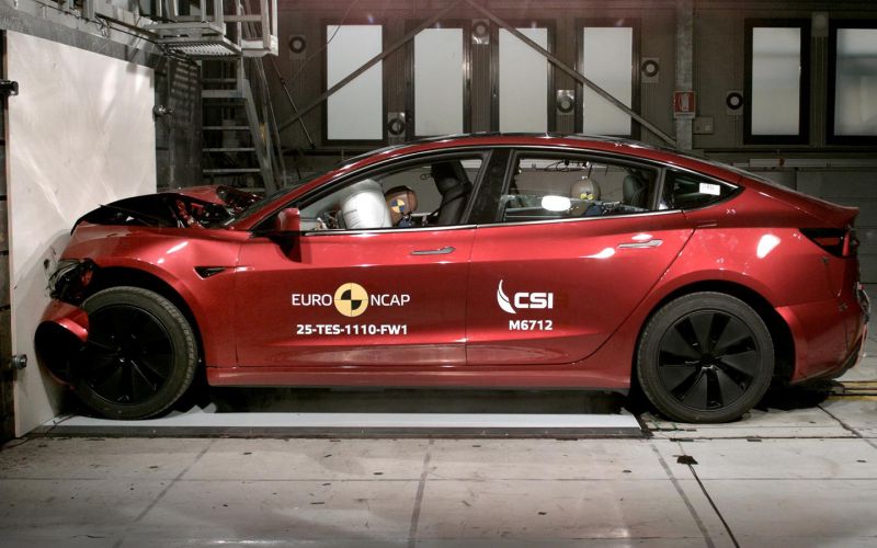 Новая Tesla Model 3 и две другие новые модели были разбиты в краш-тестах результат