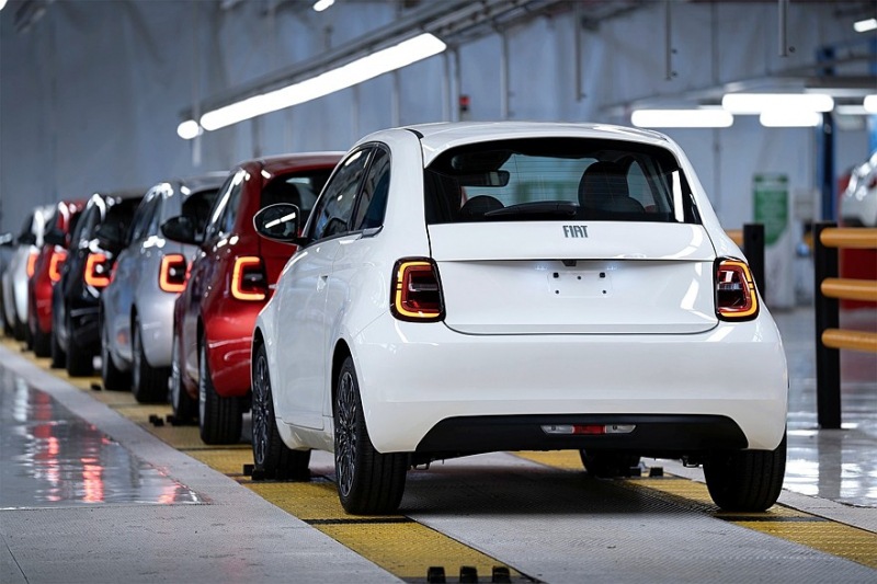 Новый бензиновый Fiat 500 представлен на первой фотографии: не ждите много лошадиных сил