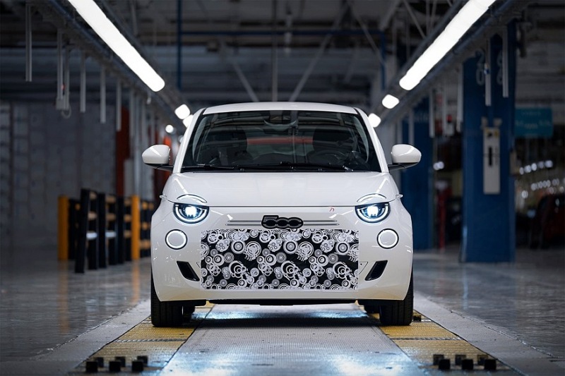 Новый бензиновый Fiat 500 представлен на первой фотографии: не ждите много лошадиных сил