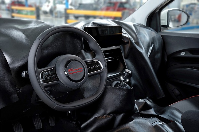 Новый бензиновый Fiat 500 представлен на первой фотографии: не ждите много лошадиных сил