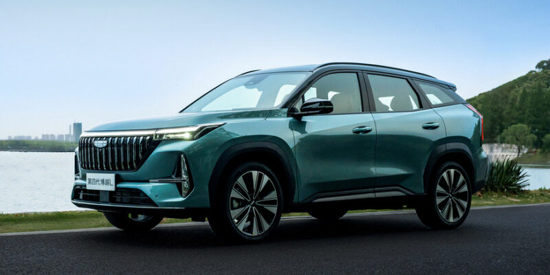 Новый Geely Atlas поступил в продажу: дешевле предшественника
