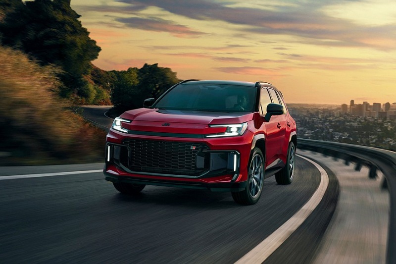 Новый кроссовер Toyota RAV4 представлен в нескольких версиях