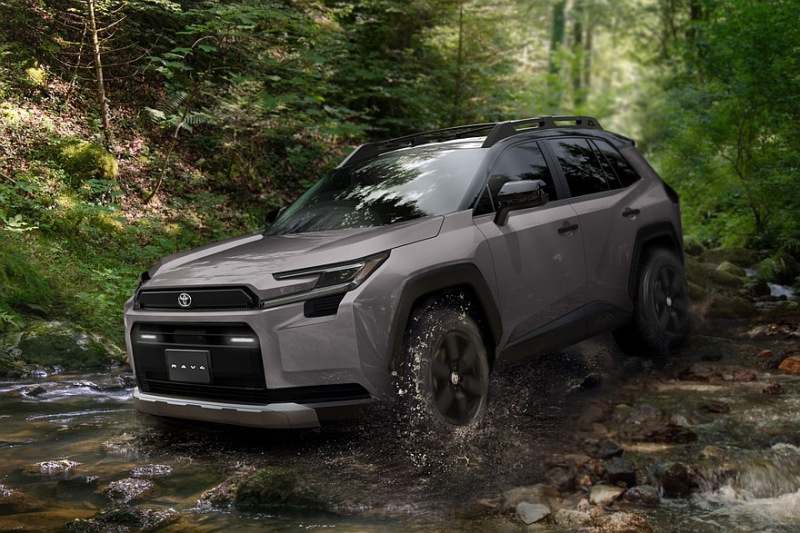 Новый кроссовер Toyota RAV4 представлен в нескольких версиях