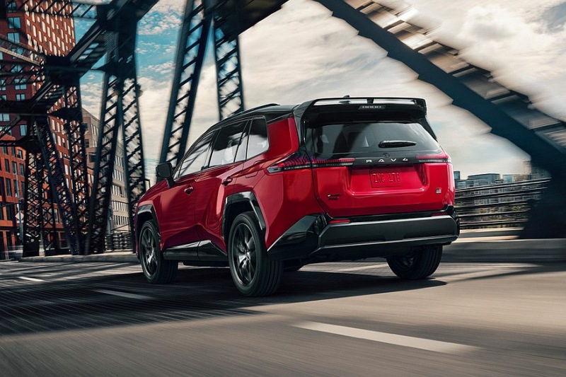 Новый кроссовер Toyota RAV4 представлен в нескольких версиях
