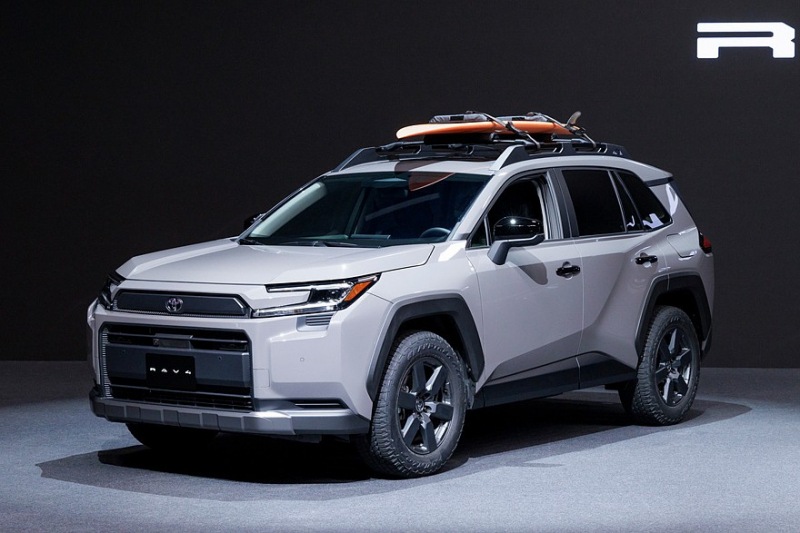 Новый кроссовер Toyota RAV4 представлен в нескольких версиях