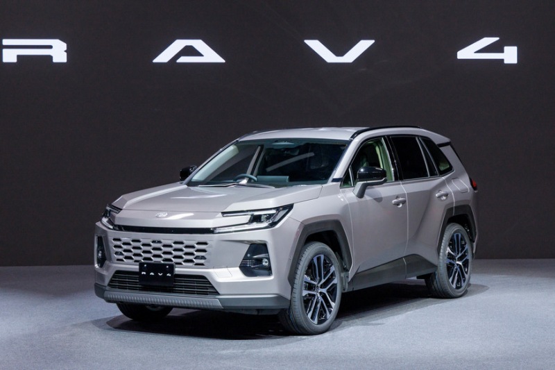 Новый кроссовер Toyota RAV4 представлен в нескольких версиях