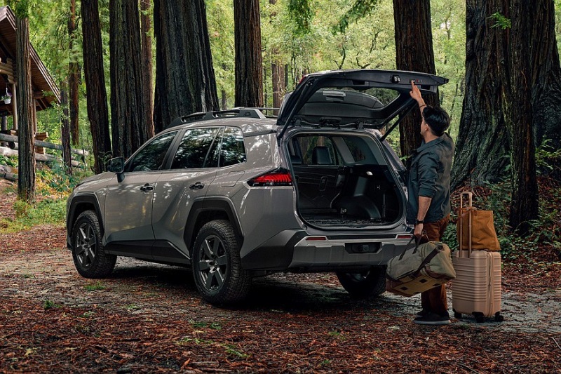 Новый кроссовер Toyota RAV4 представлен в нескольких версиях