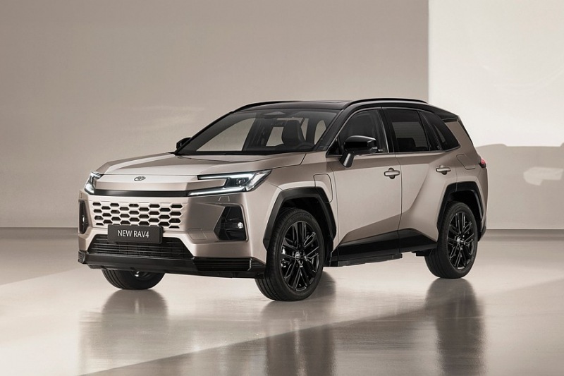 Новый кроссовер Toyota RAV4 представлен в нескольких версиях