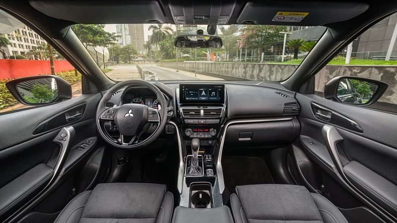 Новый Mitsubishi Eclipse Cross: первые фотографии