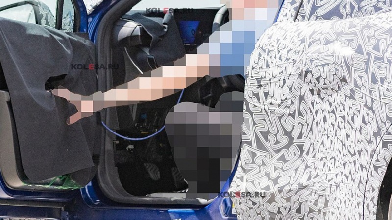 Новый Renault Clio снова замечен на шпионских фотографиях: интерьер тот же