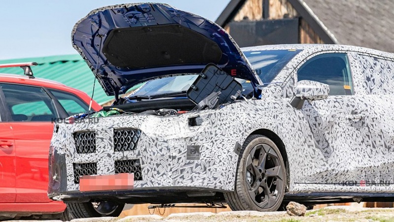 Новый Renault Clio снова замечен на шпионских фотографиях: интерьер тот же
