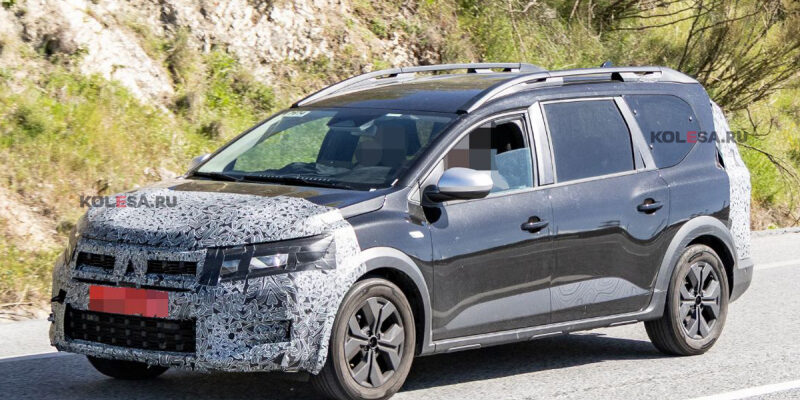Обновлённый кросс-универсал Dacia Jogger проехался на камеру