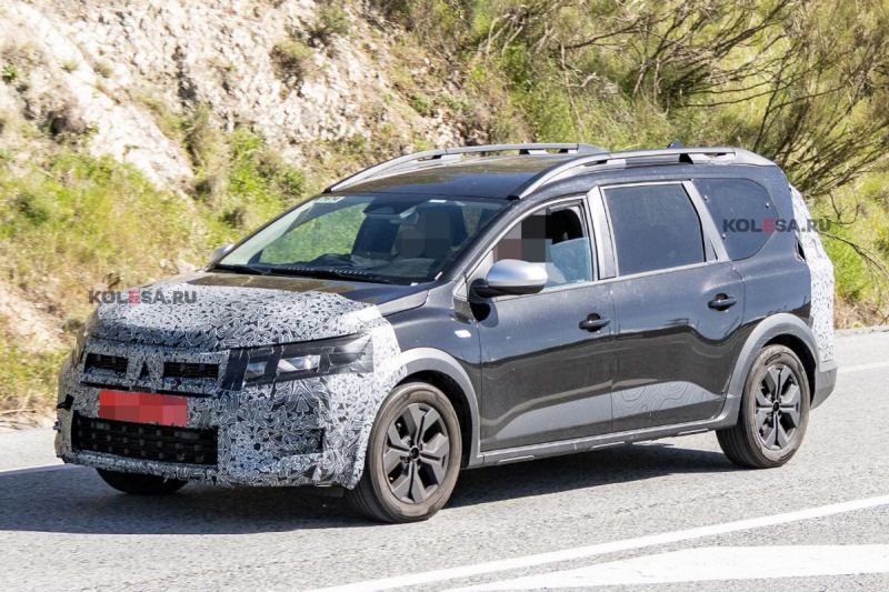 Обновленный кроссовер-универсал Dacia Jogger попал на камеру