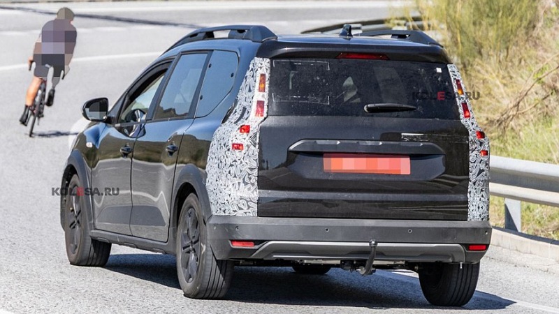 Обновленный кроссовер-универсал Dacia Jogger попал на камеру
