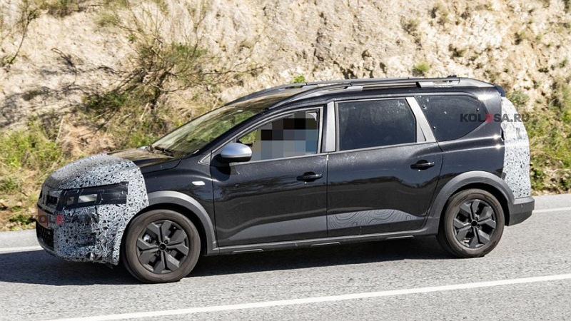 Обновленный кроссовер-универсал Dacia Jogger попал на камеру