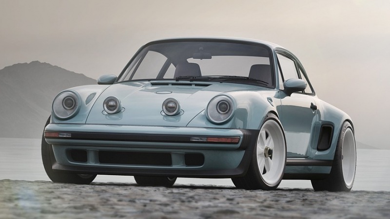 Еще один крутой Porsche 911 от Singer: широкий кузов, четыре фары и 426 лошадиных сил без наддува.