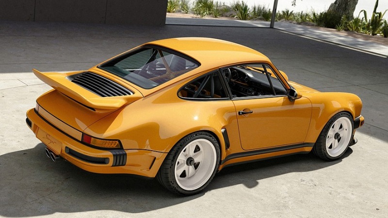 Еще один крутой Porsche 911 от Singer: широкий кузов, четыре фары и 426 лошадиных сил без наддува.
